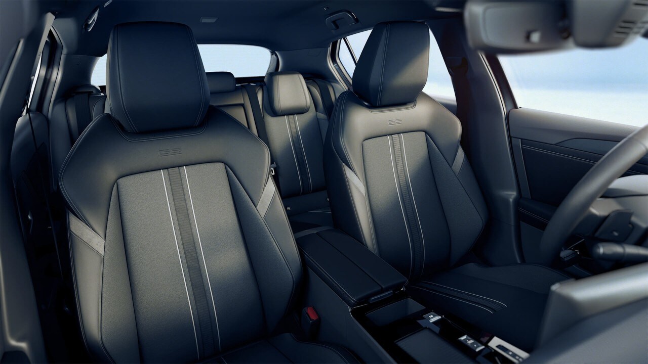 Asientos negros de un Opel Astra