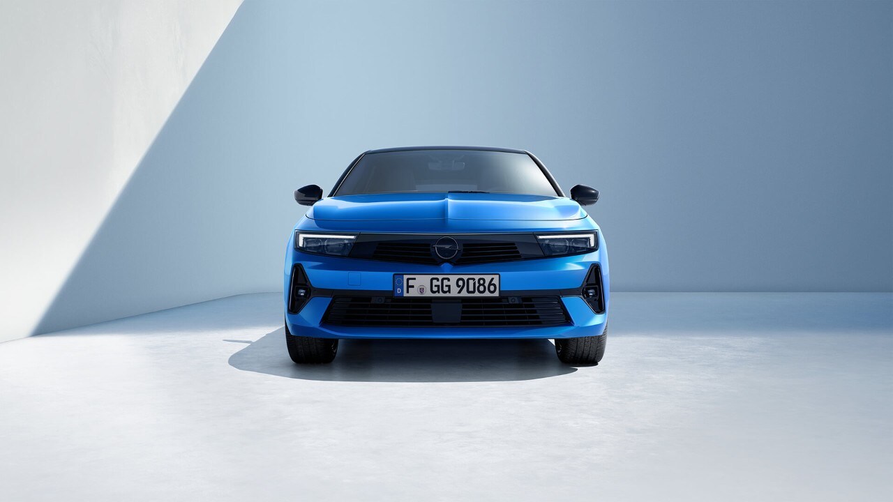 Vista frontal del Nuevo Astra Sports Tourerexterior azul 